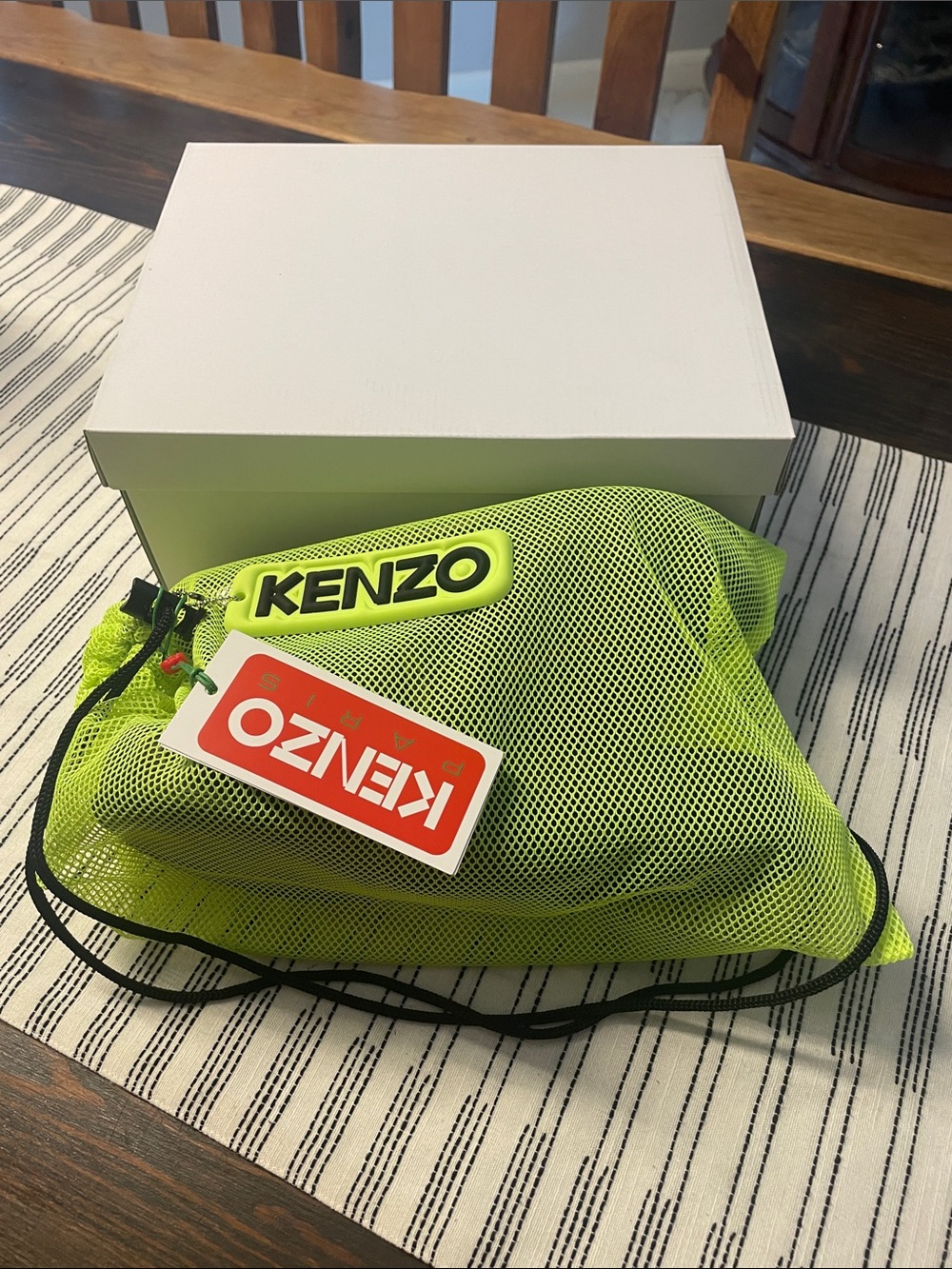 Kenzo Unisex Black Rubber Slide Sandals with Logo Accent - Picture 7 of 7